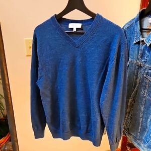 Men's Fine Wool V-Neck Sweater